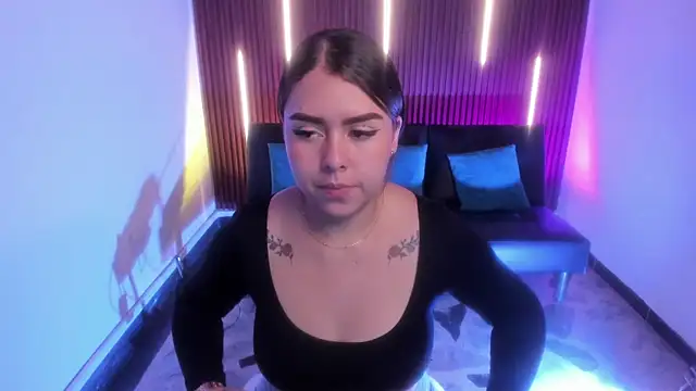 Snapshot of ArianaBaker chatting on 12.03.25 ArianaBaker online show from 12.03.25