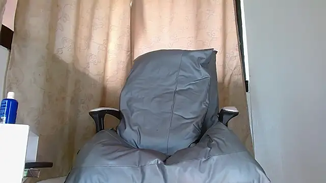 Snapshot of bellatrixx_69 chatting on 12.14.24 bellatrixx 69 online show from 12.14.24