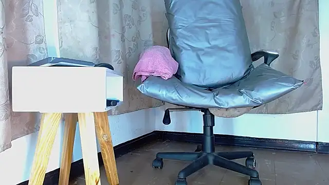 Snapshot of bellatrixx_69 chatting on 12.28.24 bellatrixx 69 online show from 12.28.24