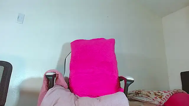 Snapshot of bellatrixx_69 chatting on 01.08.25 bellatrixx 69 online show from 01.08.25