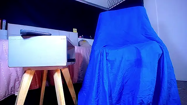 Snapshot of bellatrixx_69 chatting on 10.17.25 bellatrixx 69 online show from 10.17.25