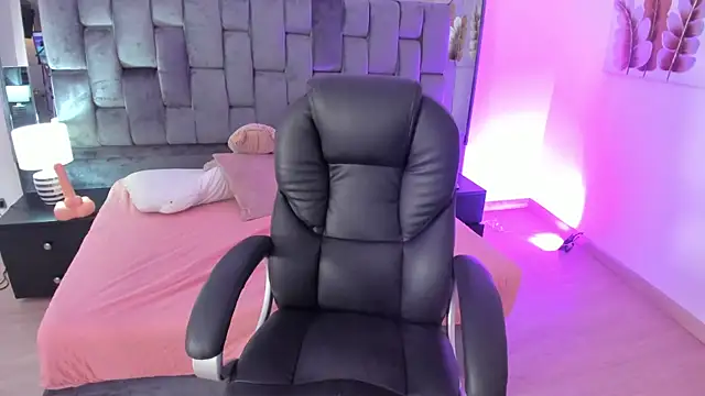 Chloe evans   online show from 02.10.25