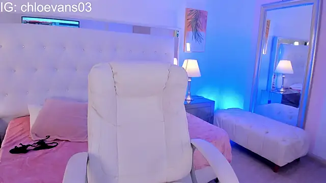 Chloe evans   online show from 11.19.25