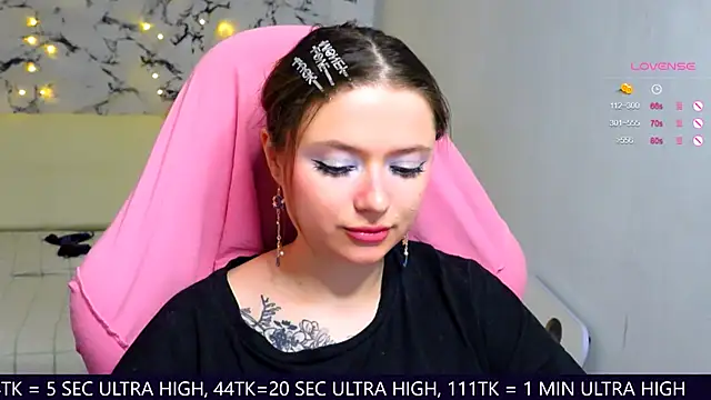 Snapshot of me__hanna chatting on 03.06.25 me hanna online show from 03.06.25