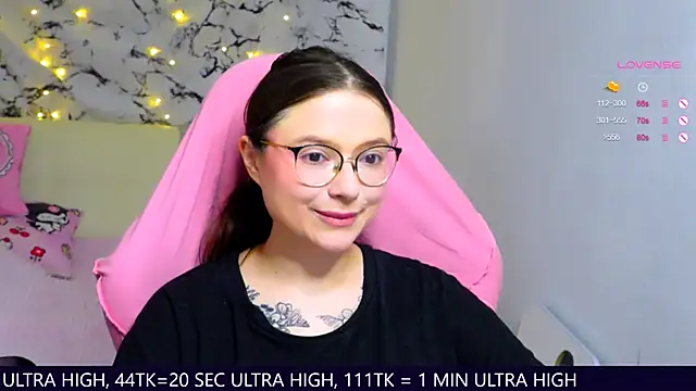 Snapshot of me__hanna chatting on 03.06.25 me hanna online show from 03.06.25