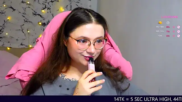 Snapshot of me__hanna chatting on 03.20.25 me hanna online show from 03.20.25