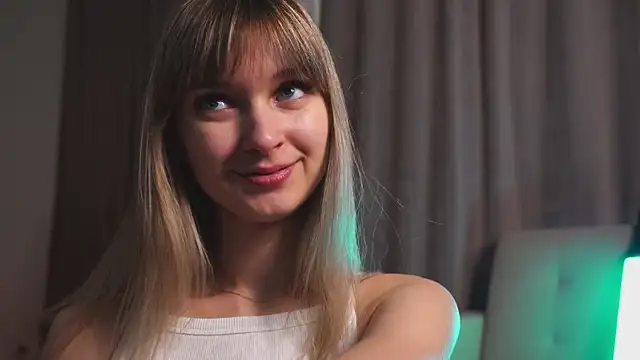 Snapshot of hereandnows_ chatting on 01.12.25 hereandnows online show from 01.12.25