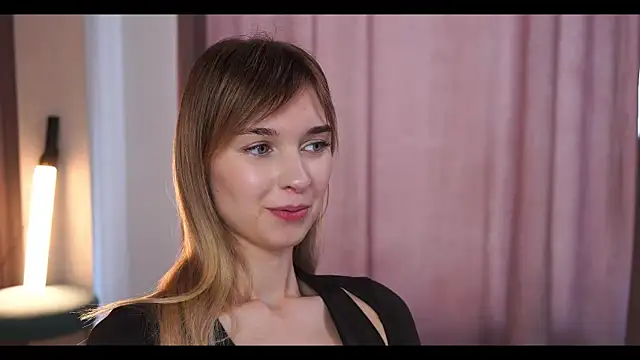 Snapshot of hereandnows_ chatting on 09.20.25 hereandnows online show from 09.20.25