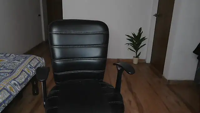 Suzie darling online show from 11.26.25