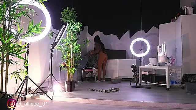 VanessaSimon online show from 02.13.25