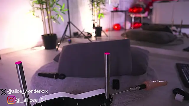 VanessaSimon online show from 02.16.25