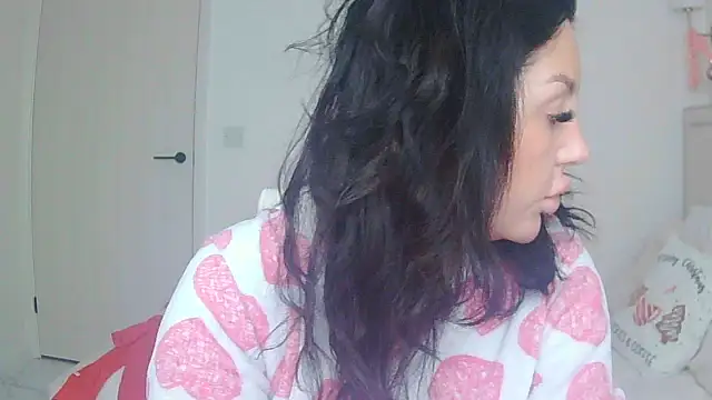 Snapshot of magical_mia chatting on 11.29.25 magical mia online show from 11.29.25