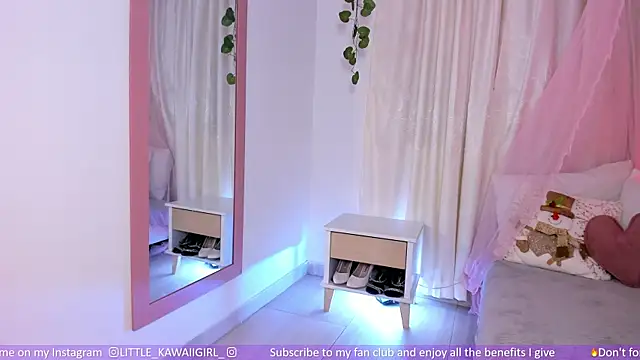 little kawaiigirl  online show from 12.04.24