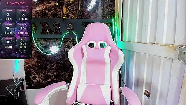 Snapshot of blonde_girl01 chatting on 01.07.25 blonde girl01 online show from 01.07.25