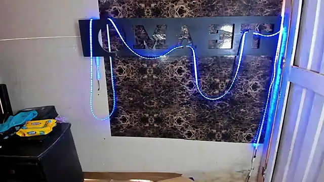 Snapshot of blonde_girl01 chatting on 03.11.25 blonde girl01 online show from 03.11.25