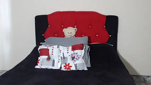 Snapshot of Crystal_milkmature chatting on 03.12.25 Crystal milkmature online show from 03.12.25