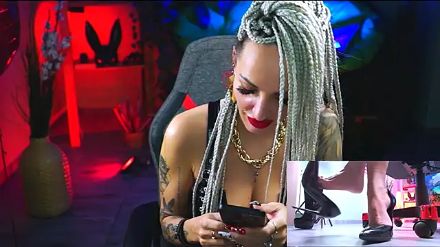 MonicaMaxwel online show from 02.22.25