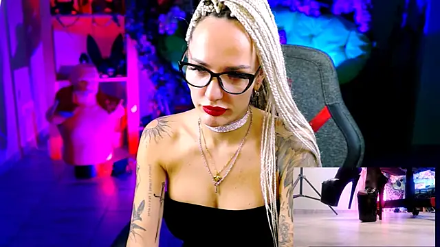 MonicaMaxwel online show from 11.15.25