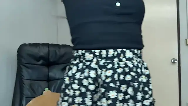 Snapshot of SassyJessi chatting on 05.27.26 SassyJessi online show from 05.27.26