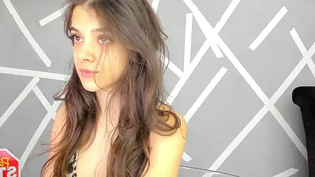 Snapshot of BabyAylin chatting on 01.06.25 BabyAylin online show from 01.06.25