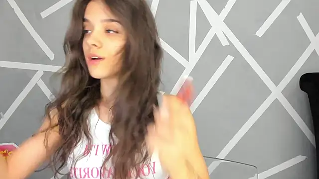 Snapshot of BabyAylin chatting on 01.09.25 BabyAylin online show from 01.09.25