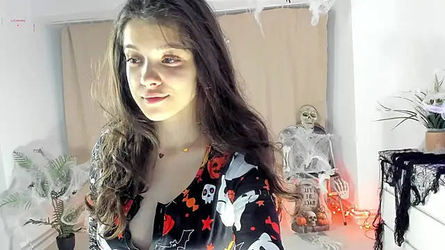 Snapshot of BabyAylin chatting on 10.28.25 BabyAylin online show from 10.28.25