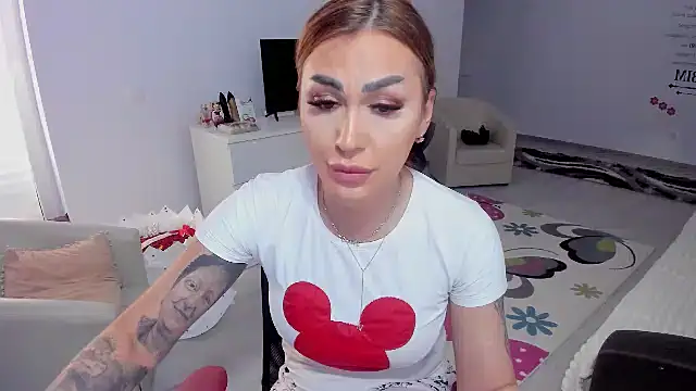 GlossyDiamondX online show from 02.20.25