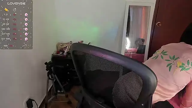 Snapshot of youpinkgirl_ chatting on 12.31.24 youpinkgirl online show from 12.31.24