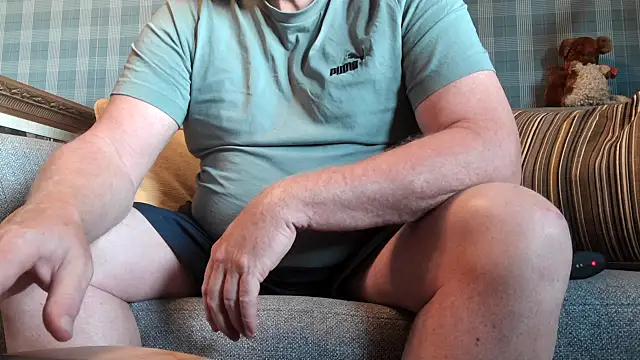 Snapshot of softgbg chatting on 10.14.25 softgbg online show from 10.14.25