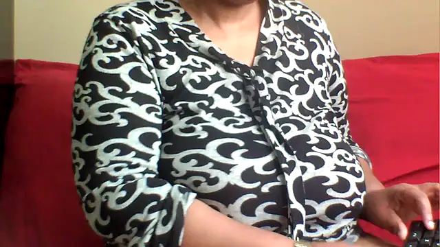 Snapshot of SexxyBoob chatting on 11.27.25 SexxyBoob online show from 11.27.25