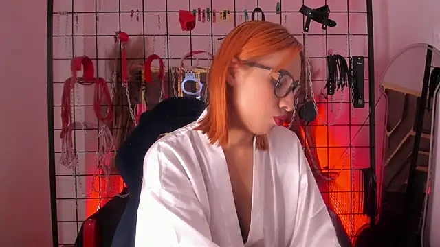 Snapshot of charrlotte_quinn chatting on 02.19.25 charrlotte quinn online show from 02.19.25