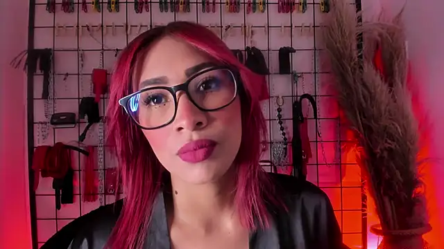 Snapshot of charrlotte_quinn chatting on 09.18.25 charrlotte quinn online show from 09.18.25