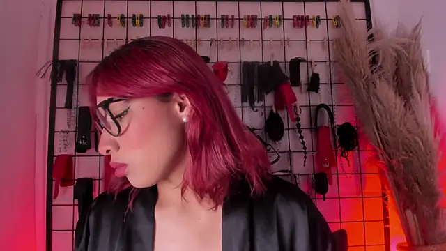 Snapshot of charrlotte_quinn chatting on 09.28.25 charrlotte quinn online show from 09.28.25