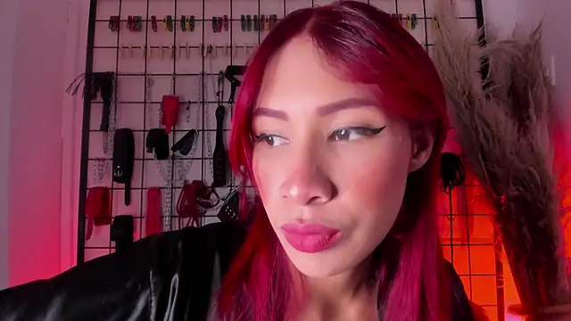 Snapshot of charrlotte_quinn chatting on 10.10.25 charrlotte quinn online show from 10.10.25