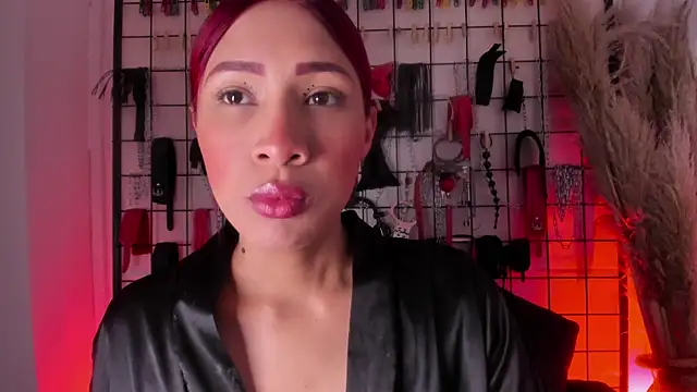 Snapshot of charrlotte_quinn chatting on 10.16.25 charrlotte quinn online show from 10.16.25