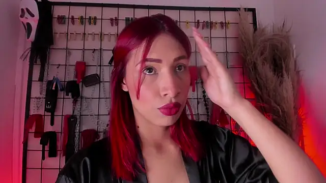 Snapshot of charrlotte_quinn chatting on 10.29.25 charrlotte quinn online show from 10.29.25