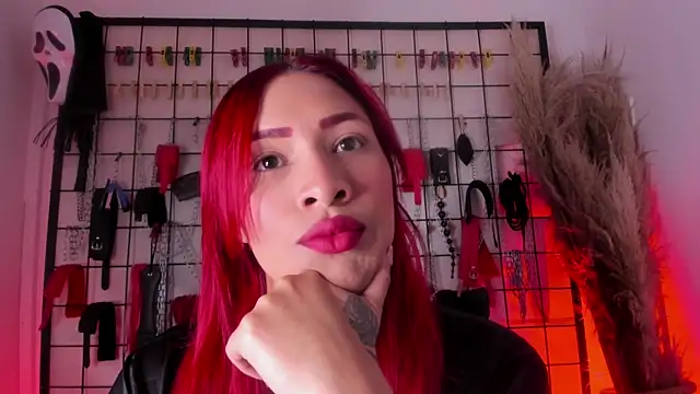 Snapshot of charrlotte_quinn chatting on 10.30.25 charrlotte quinn online show from 10.30.25