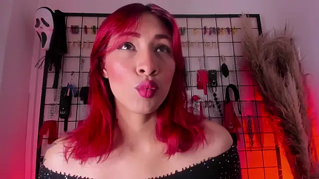 Snapshot of charrlotte_quinn chatting on 11.04.25 charrlotte quinn online show from 11.04.25