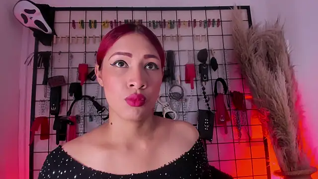 Snapshot of charrlotte_quinn chatting on 11.11.25 charrlotte quinn online show from 11.11.25