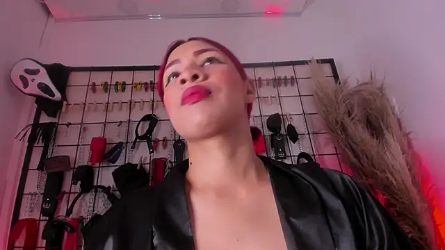 Snapshot of charrlotte_quinn chatting on 11.12.25 charrlotte quinn online show from 11.12.25