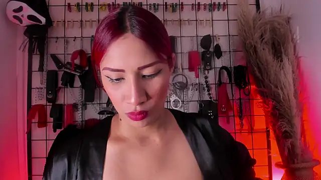 Snapshot of charrlotte_quinn chatting on 11.21.25 charrlotte quinn online show from 11.21.25