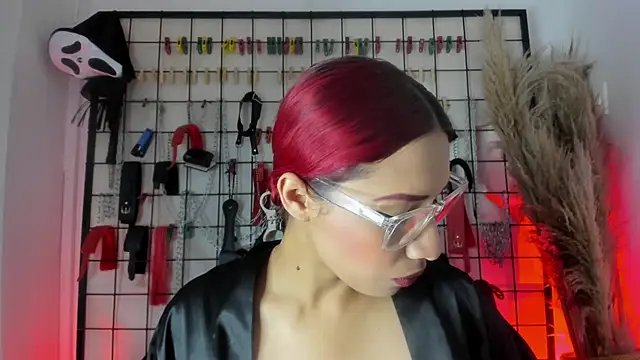 Snapshot of charrlotte_quinn chatting on 11.28.25 charrlotte quinn online show from 11.28.25