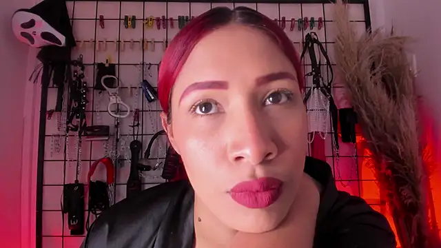 Snapshot of charrlotte_quinn chatting on 12.15.25 charrlotte quinn online show from 12.15.25