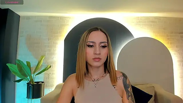 Snapshot of MollySundersX chatting on 09.30.25 MollySundersX online show from 09.30.25
