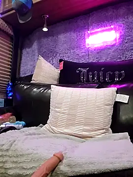 Snapshot of IndiaBlaze chatting on 02.26.25 IndiaBlaze online show from 02.26.25