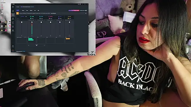 Snapshot of IndiaBlaze chatting on 09.14.25 IndiaBlaze online show from 09.14.25