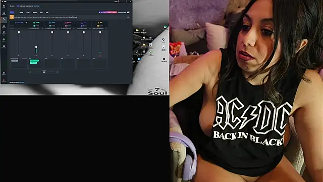 Snapshot of IndiaBlaze chatting on 10.21.25 IndiaBlaze online show from 10.21.25