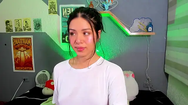 Snapshot of MiaaRose chatting on 11.13.25 MiaaRose online show from 11.13.25