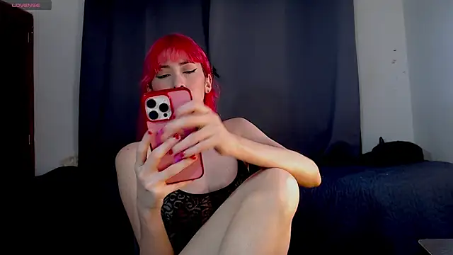 lanaturner  online show from 12.05.24