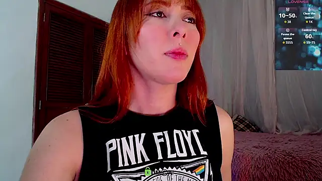 lanaturner  online show from 10.25.25